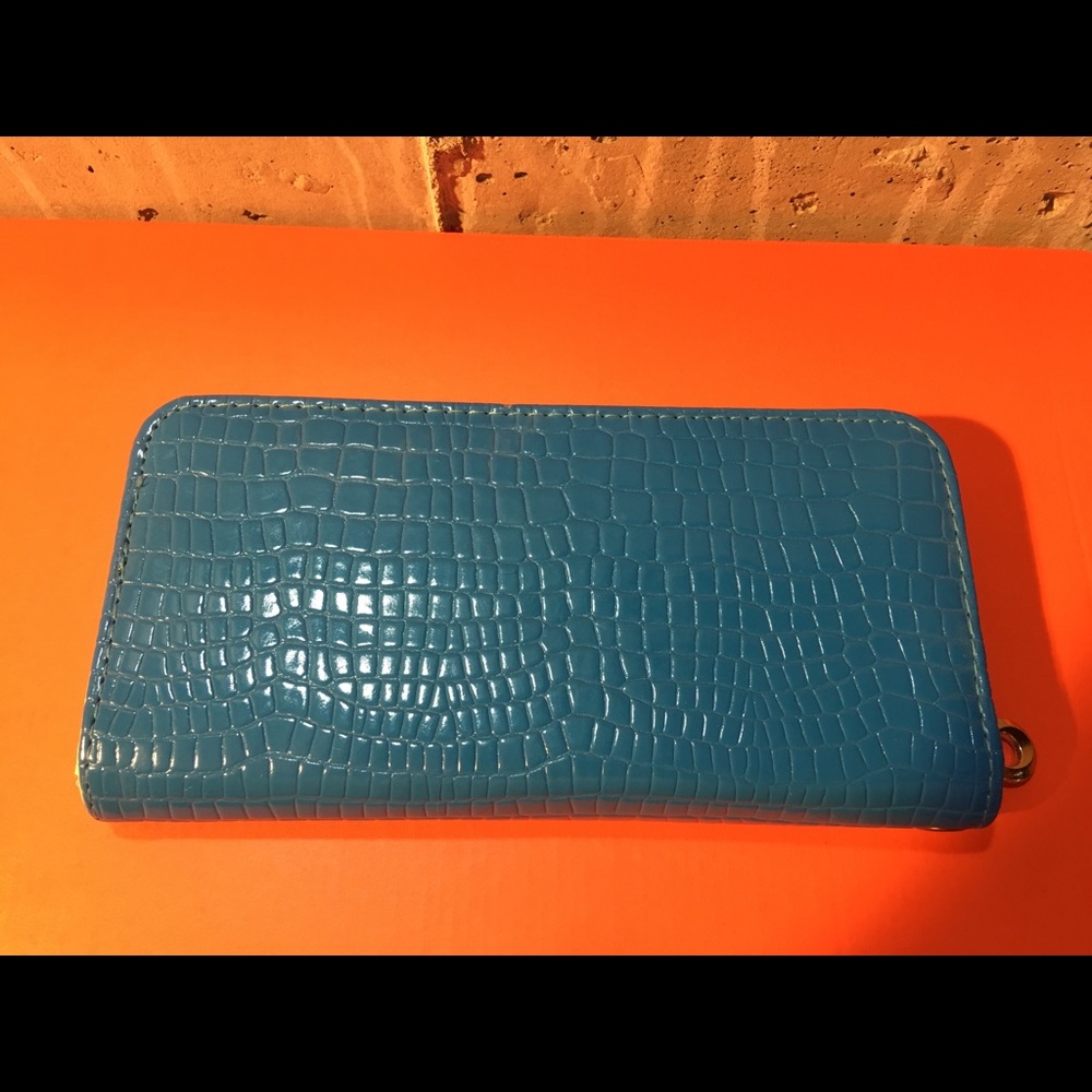 Woman’s Wallet- Teal solid design- preowned